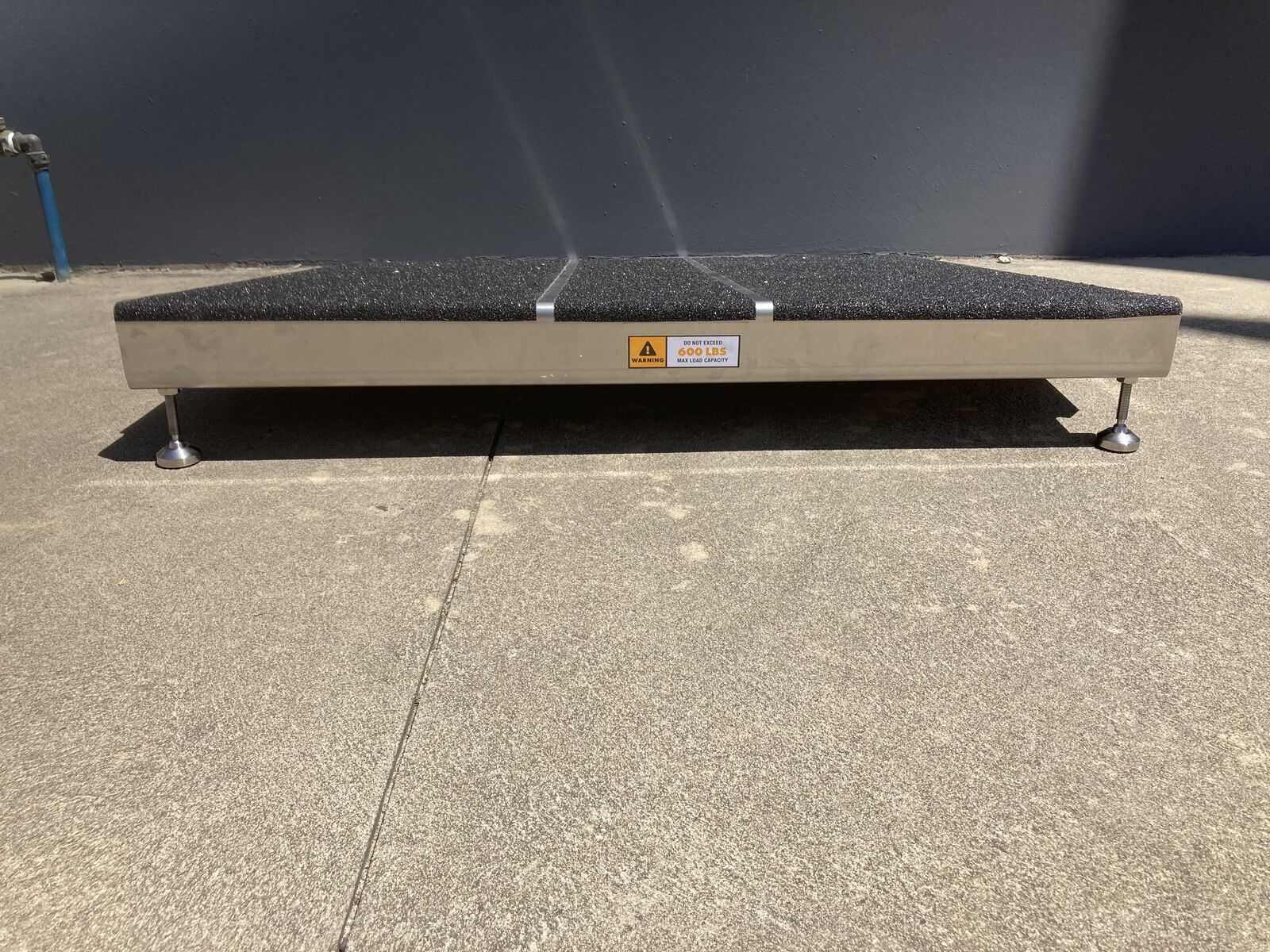 Ramptec Aluminium Adjustable Threshold Ramp 90Cm X 90Cm 272Kg Capacity - With Grit Tape